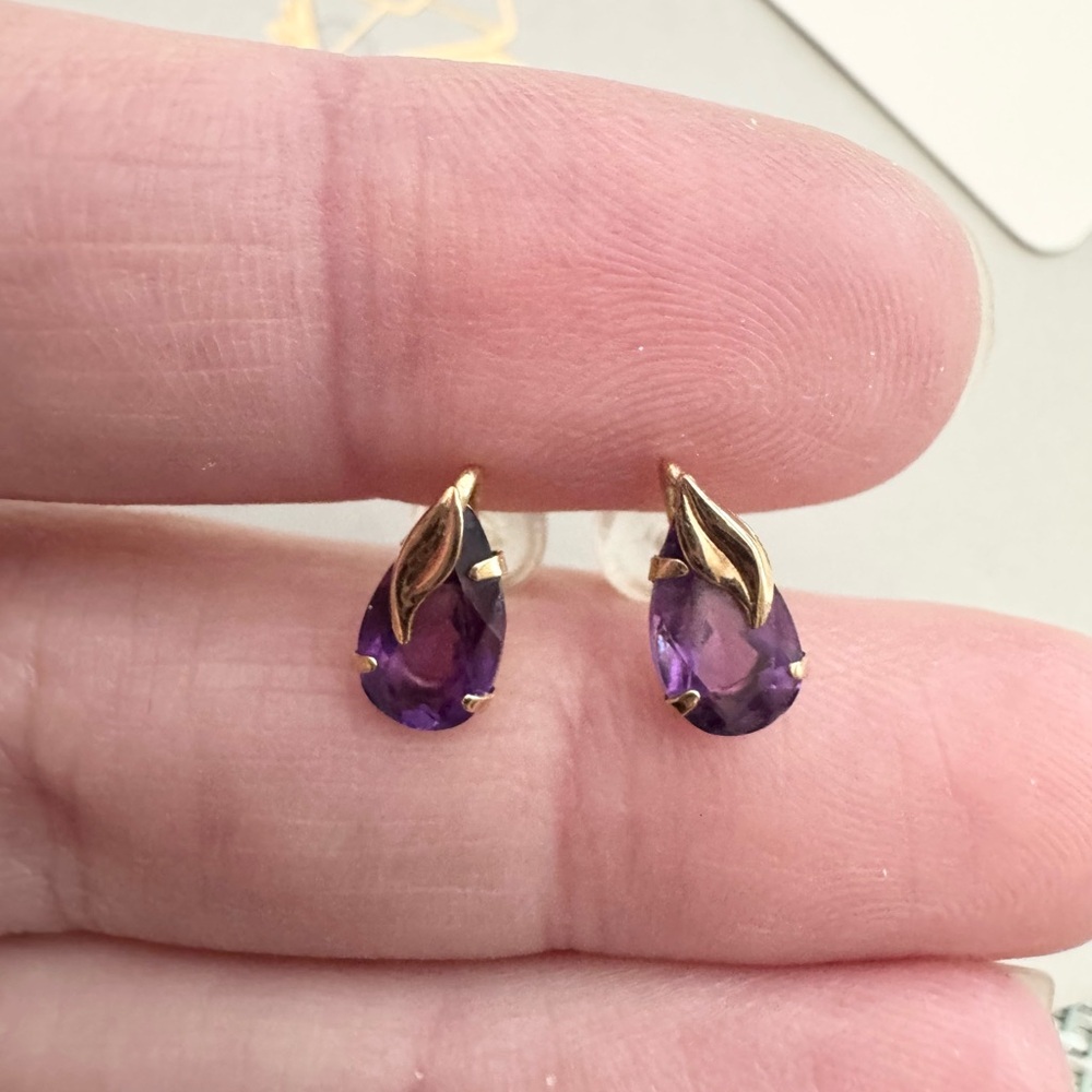 Solid 10k Gold Stud Earrings Amethyst Leaf Teardr… - image 1